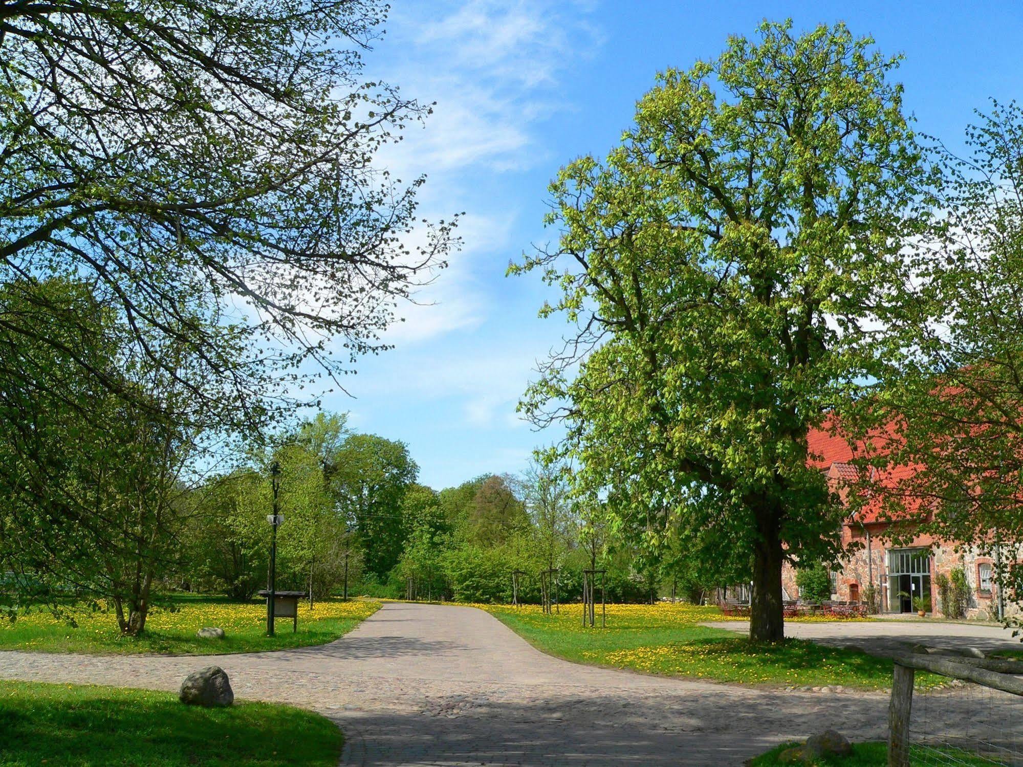 Gutshof Woldzegarten Hotel Bagian luar foto